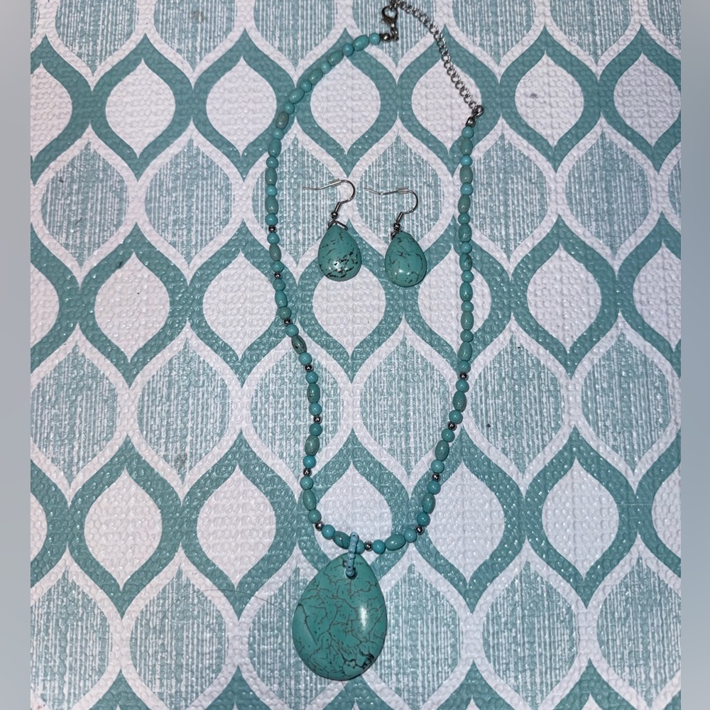 Source Unknown Teal Pendant Necklace Set